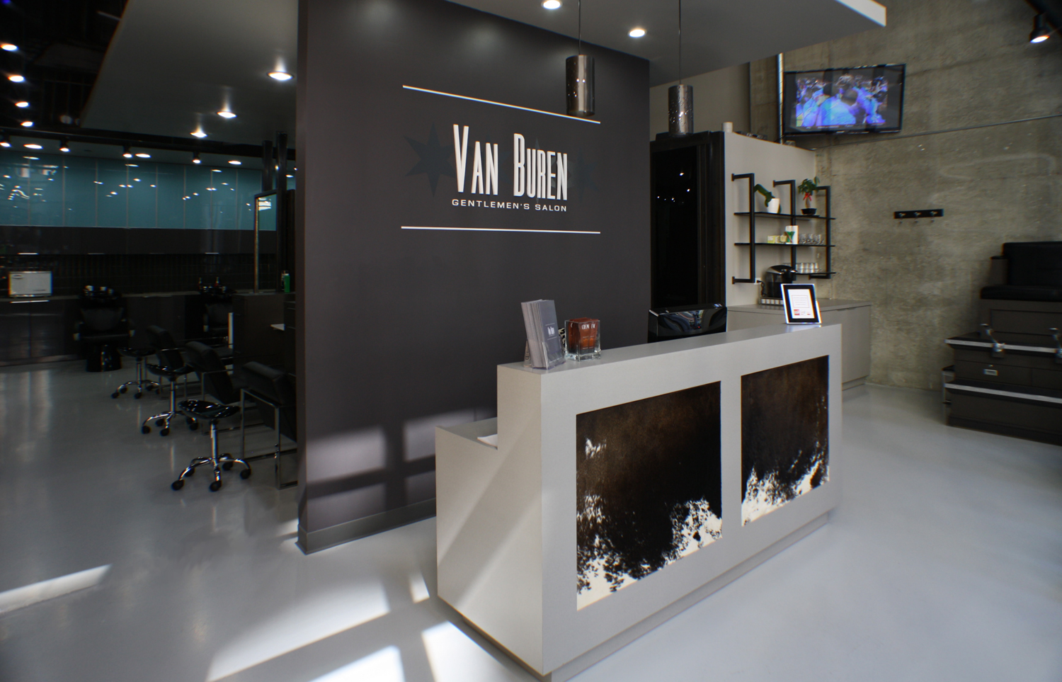 Hair salon reception desk, Salon reception area, Beauty room